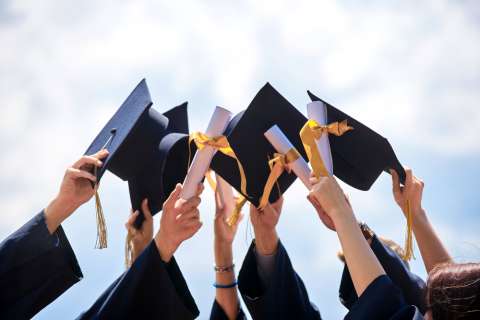 4 Ways to Recognize Your Graduate